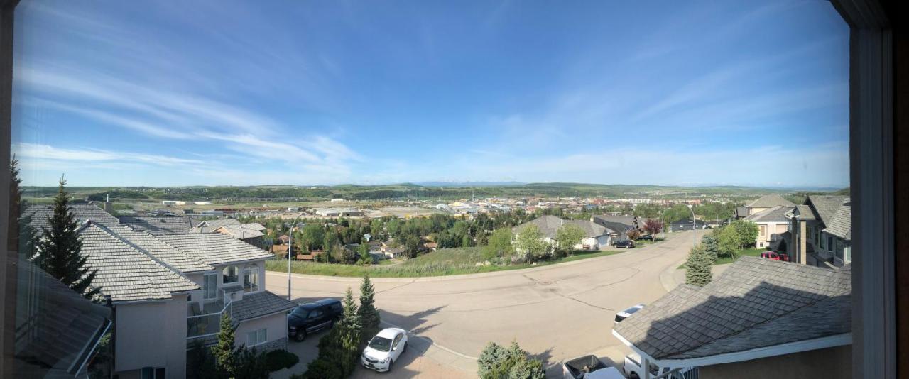 Rocky Mountain View Bed & Breakfast Cochrane Exterior foto